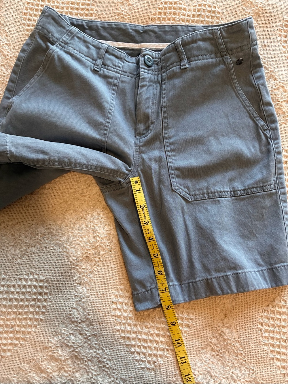 L.L. Bean Favorite Fit Shorts Womens Sz 4 Blue Gray Chino Flat Front Casual - Picture 5 of 11